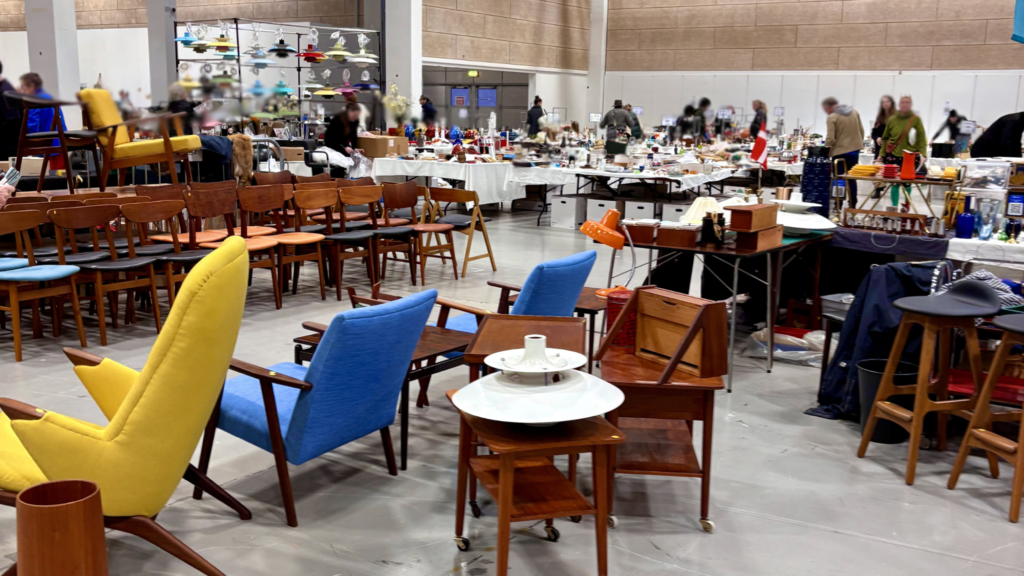 Denmark-Copenhagen-fleamarket-Loppemarked i bella